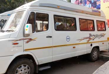 9 seater deluxe tempo traveller